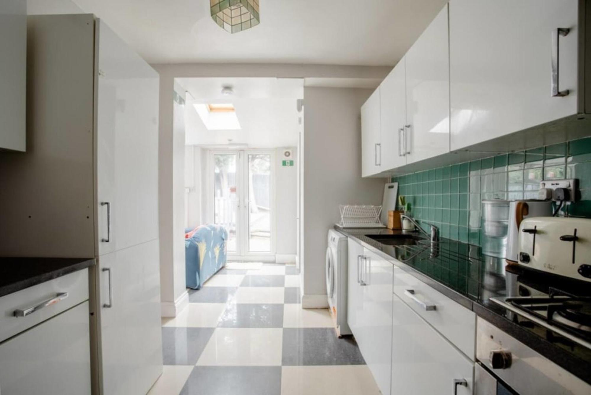 London Comfy Doubles Aparthotel Bagian luar foto
