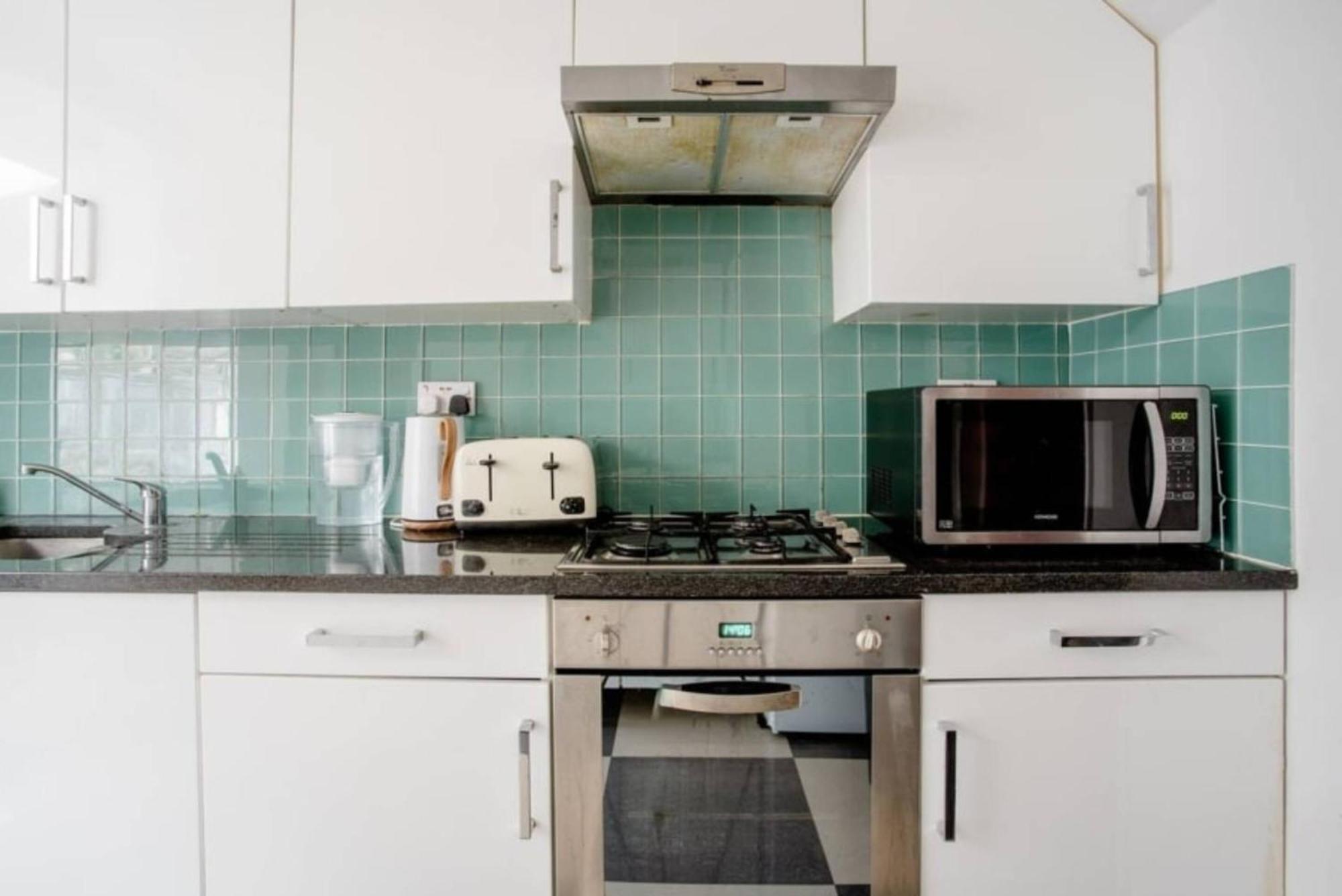 London Comfy Doubles Aparthotel Bagian luar foto