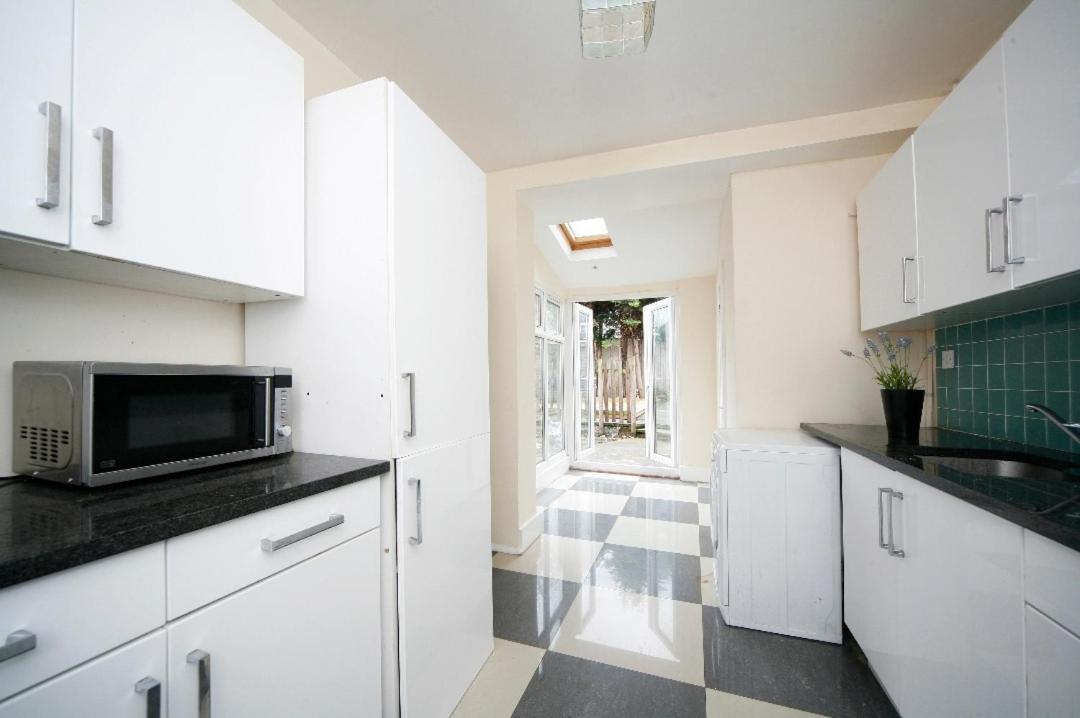 London Comfy Doubles Aparthotel Bagian luar foto